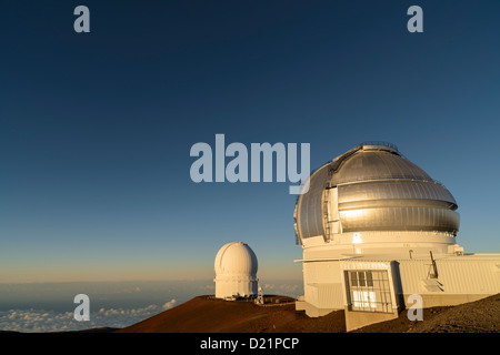 Les Gémeaux et euh 2.2 télescopes sur Volcan Mauna Kea, Hawaii, USA Banque D'Images