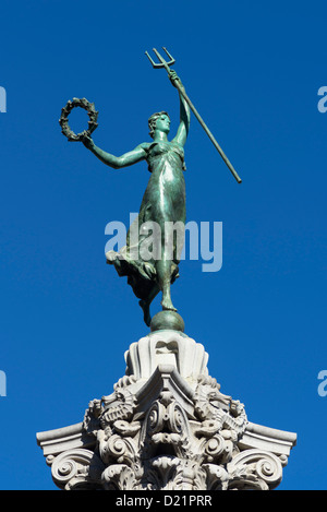 Statue féminine en haut de la Dewey Monument à Union Square, à San Francisco, Californie, USA Banque D'Images