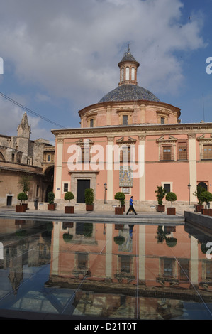 Valencia, Espagne : Plaza de la Almoina, Basilique de la Virgen de los Desanparados Banque D'Images