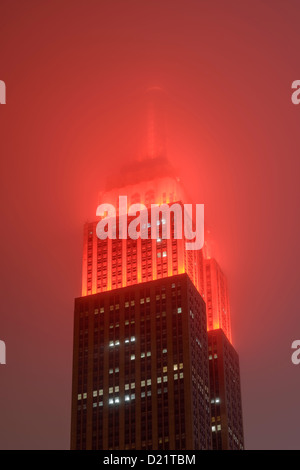 Dans le brouillard de l'Empire State Building, New York, USA Banque D'Images