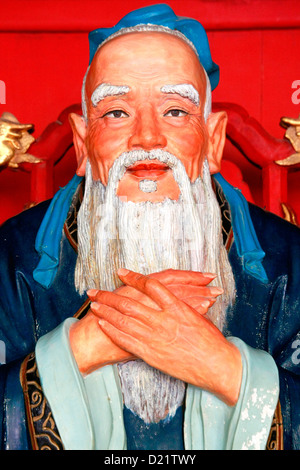 Statue de Confucius au Temple à Confucion Jianshui, Yunnan, sud-ouest de la Chine. Banque D'Images