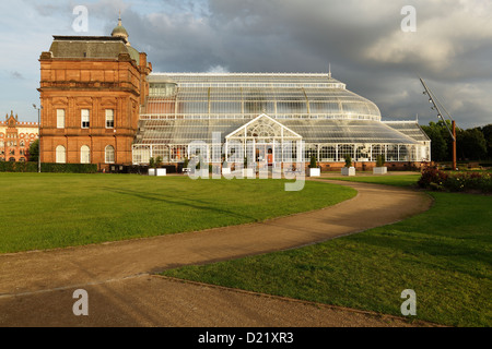 Le jardin d'hiver victorien rattaché au musée du Palais du peuple sur Glasgow Green dans l'East End, Écosse, Royaume-Uni Banque D'Images