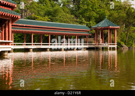 Un style chinois ancien pont sur le lac dans le parc Xishan Guilin City dans la province de Guangxi, dans le sud de la Chine. Banque D'Images