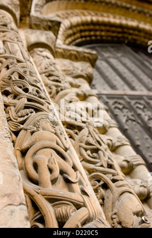 La Cathédrale de Lincoln sur la sculpture romane/Norman porte ouest Banque D'Images