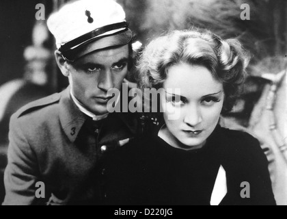 Marokko Maroc Marlene Dietrich, Gary Cooper Amy Jolly (Marlene Dietrich) hat sich in den Fremdenlegionaer hoffnungslos Banque D'Images