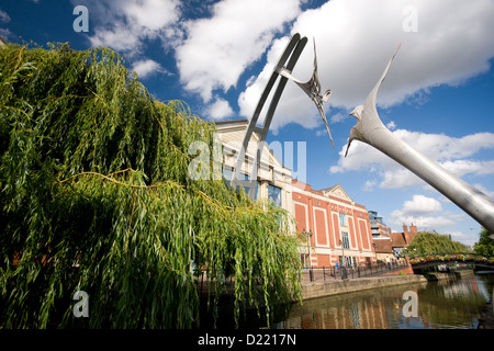 Sculpture d'Autonomisation sur la rivière Witham à côté du centre commercial Waterside dans Lincoln, Lincolnshire, Royaume-Uni Banque D'Images