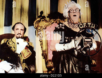 Die Kleinen Wollen Auch Nach oben Souris sur lune, Ron Moody, Margaret Rutherford Koenigin Gloriana (Margaret Rutherford) und Banque D'Images