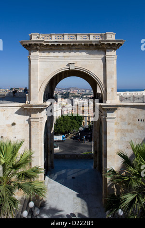 Sardaigne : Cagliari - quartier de Castello / Bastione di San Remy terrasse, Arc de Triomphe Banque D'Images