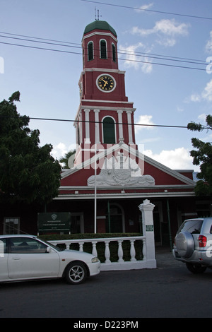 La tour de l'horloge de la Légion de garde à Garrison Savannah Hippodrome près de Bridgetown, Barbade Banque D'Images