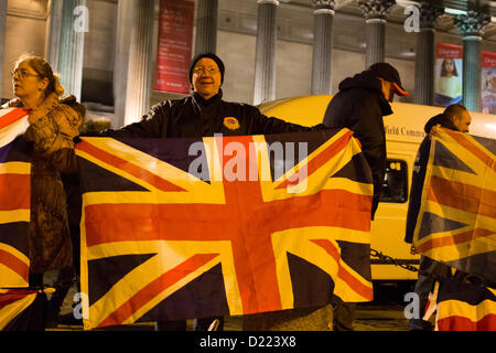 Liverpool, Royaume-Uni. 11 janvier 2013. Une manifestation qui a eu lieu à Liverpool (Royaume-Uni) à l'appui de l'union flag piloté sur Belfast City Hall dans N. Irlande toute l'année. Crédit : Christopher Middleton / Alamy Live News Banque D'Images