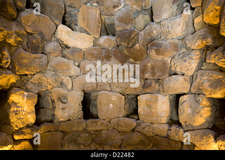Sardaigne : Nuraghe Su Nuraxi - intérieur de la chambre dans une tour centrale de structure rampart Banque D'Images
