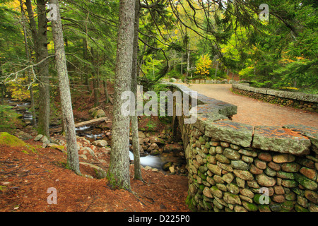 Cobblestone Transport Road Bridge près de Jordan Pond, l'Acadia National Park, Maine, USA Banque D'Images