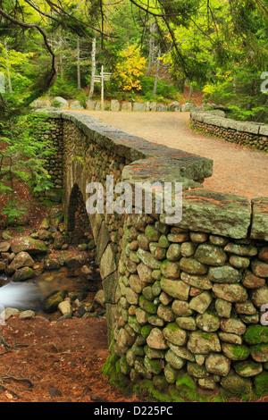 Cobblestone Transport Road Bridge près de Jordan Pond, l'Acadia National Park, Maine, USA Banque D'Images