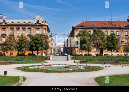 Zagreb parc avec fontaine en face du pavillon des arts. La Croatie. Banque D'Images