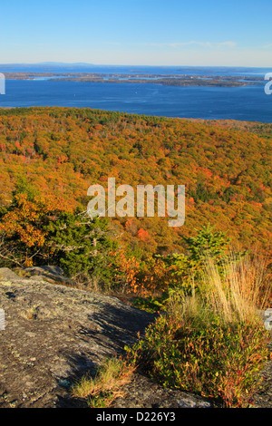 Avis de Penobscot Bay de Bald Rock Mountain Trail, Camden, Maine, USA Banque D'Images