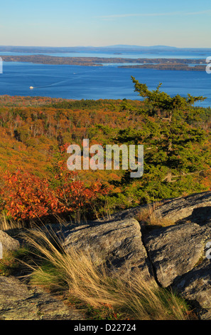 Avis de Penobscot Bay de Bald Rock Mountain Trail, Camden, Maine, USA Banque D'Images