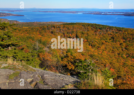 Avis de Penobscot Bay de Bald Rock Mountain Trail, Camden, Maine, USA Banque D'Images