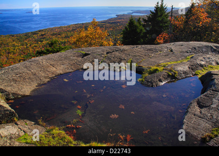 Avis de Penobscot Bay de Bald Rock Mountain Trail, Camden, Maine, USA Banque D'Images