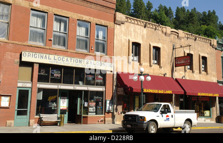 Vue du ciel bleu de l'ouest de calamité et Tricorps Boutique No 10, où Wild Bill Hickok est mort, Main Street, Deadwood, Dakota du Sud, USA Banque D'Images