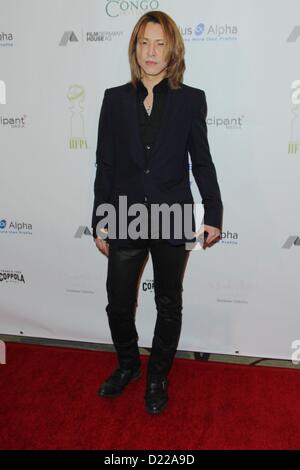 11 janvier 2013 - Los Angeles, Californie, États-Unis - Yoshiki s'occupe du cinéma pour la paix pour l'humanité de Gala ''2013'' le 11 janvier 2013 à Beverly Hills, West Hollywood, CA.USA.(Image Crédit : © TLeopold ZUMAPRESS.com)/Photos/Globe Banque D'Images