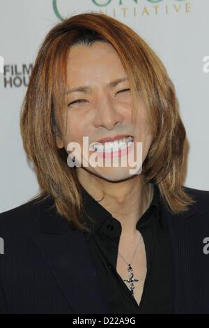 11 janvier 2013 - Los Angeles, Californie, États-Unis - Yoshiki s'occupe du cinéma pour la paix pour l'humanité de Gala ''2013'' le 11 janvier 2013 à Beverly Hills, West Hollywood, CA.USA.(Image Crédit : © TLeopold ZUMAPRESS.com)/Photos/Globe Banque D'Images