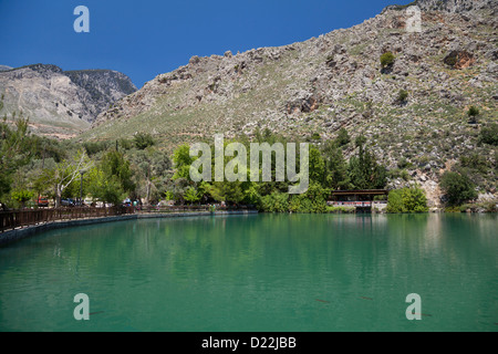 Lac artificiel Votomos près de Zaros, Crète, Grèce Banque D'Images