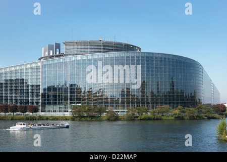 Strasbourg, France, sur la vue sur l'Ill Europaeische Parlement Banque D'Images