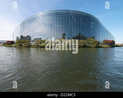 Strasbourg, France, sur la vue sur l'Ill Europaeische Parlement Banque D'Images