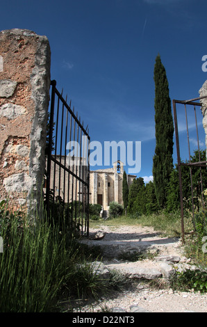 Petite chapelle dans le village de St Saturnin-Les-apt de la Haute-Provence Banque D'Images