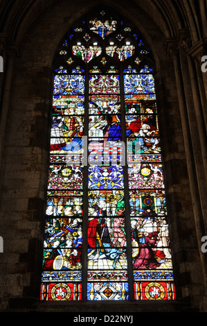 Vitraux Renaissance, transept sud de la cathédrale gothique catholique romaine à Rouen, au nord-ouest de la France. Banque D'Images