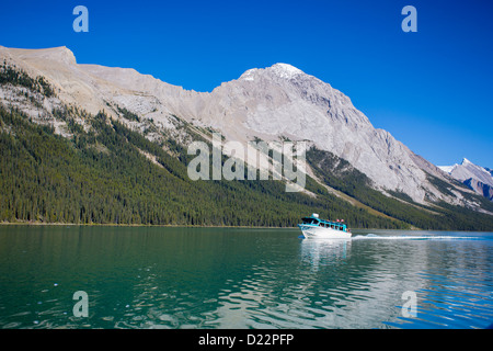 Excursion en bateau sur le lac Maligne dans le parc national Jasper en Alberta Canada Banque D'Images