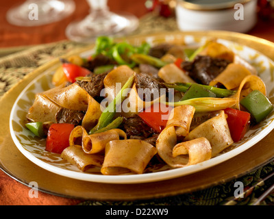 Boeuf et nouilles légumes chinois Banque D'Images