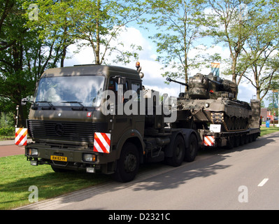 Portes Ouvertes 2012 de l'armée dans les Pays-Bas Oirschot,Royal Dutch Army Mercedes avec remorque Banque D'Images