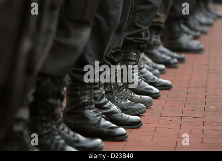 Poznan, Pologne, bottes d'agents de police au cours d'une manifestation Banque D'Images