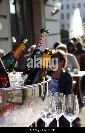 Berlin, Allemagne, vin mousseux et champagne à l'hôtel Adlon Banque D'Images