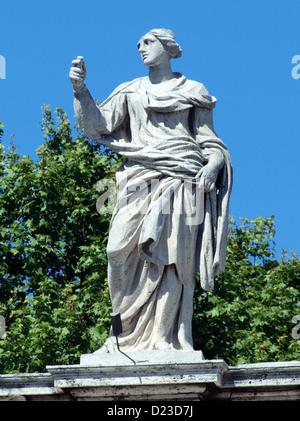 Saint Apollonia est une figure historique connue sous le nom de saint patron des dentistes. Elle est souvent représentée tenant une pince, symbolisant son lien avec la dentisterie et les soins bucco-dentaires. Banque D'Images