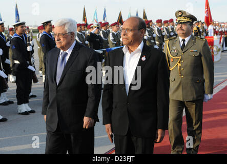 13 janvier 2013 - Tunis, Tunis, Tunisie - Le président palestinien Mahmoud Abbas rencontre le président tunisien Moncef Marzouki à Tunis, Tunisie, 13 janvier 2013. Abbas est arrivé à Tunis pour assister à la célébration marquant le deuxième anniversaire de l'insurrection qui a renversé le président Zine El Abidine Ben Ali (crédit Image : © Thaer Ganaim APA/Images/ZUMAPRESS.com) Banque D'Images