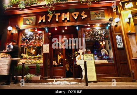 La vie nocturne de Paris dans le quartier latin, le restaurant grec Banque D'Images