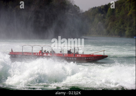 Schaffhausen, Suisse, rocky ride dans les chutes du Rhin les chutes du Rhin à bassin Banque D'Images