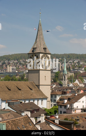 Zurich, Suisse, le clocher de l'église Saint Pierre de la Vieille Ville Banque D'Images