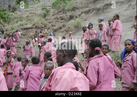 Zala Zembaba, Éthiopie, les enfants et les femmes rendez votre village Banque D'Images