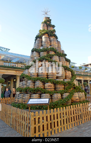 Jack Daniels Arbre de Noël à partir de barils qui abritait autrefois Tennessees meilleurs Whiskey Banque D'Images