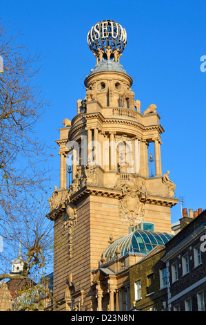 Soleil d'hiver sur le London Coliseum, théâtre abritant l'Opéra national anglais et utilisé par le Ballet national anglais St. Martin's Lane Londres Angleterre Royaume-Uni Banque D'Images