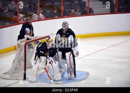 Ottawa, Ontario, Canada. 13 janvier 2013. Craig Anderson, L, Ben Bishop, C, et Robin Lehner cherchent tous à devenir gardien de départ au cours de la formation des Sénateurs d'Ottawa après camp le lockout de la LNH se termine. Camp de formation pour les équipes de la LNH a commencé à Jan 12, 2013 en préparation de la version révisée de 48 cartes. Banque D'Images