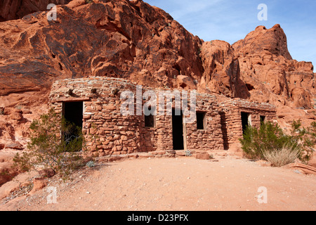 Trois cabines historiques en pierre construit par la Civilian Conservation Corps dans les années 30, vallée de feu park nevada usa Banque D'Images