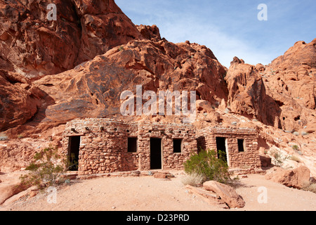 Trois cabines historiques en pierre construit par la Civilian Conservation Corps dans les années 30, vallée de feu park nevada usa Banque D'Images