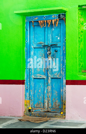 Maison indienne porte avant. L'Andhra Pradesh, Inde Banque D'Images