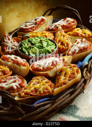 Toasts de guacamole mexicain Banque D'Images