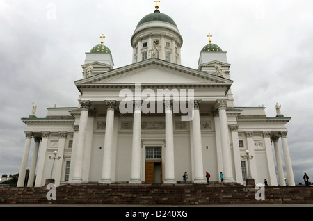 Vue de la cathédrale luthérienne (Tuomiokirkko) à la place du Sénat (Senaatintori) à Helsinki, Finlande, 16 octobre 2012. Le monument d'Helsinki inofficiel domine toute la place du Sénat qui a été construit par l'architecte berlinois Carl Ludwig Engel dans la première moitié du 19e siècle. Photo : Jens Buettner Banque D'Images