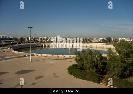 Les bassins Aghlabid à Kairouan, Tunisie, citernes géant construit au neuvième siècle de tenir de l'eau introduit par aqueduc Banque D'Images